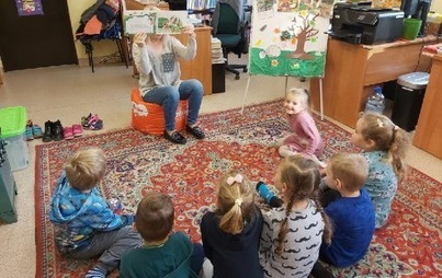 Zdjęcie do Sulęcinek - Pszcz&oacute;łki z wizytą w bibliotece